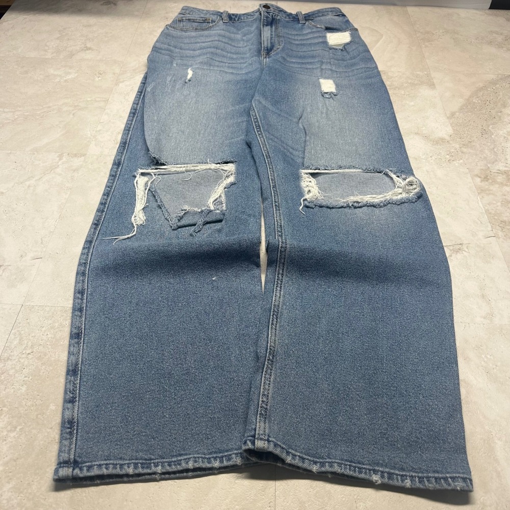 Hollister Ultra High-Rise Dad Jean Light Wash Women Size 9R Distressed Denim